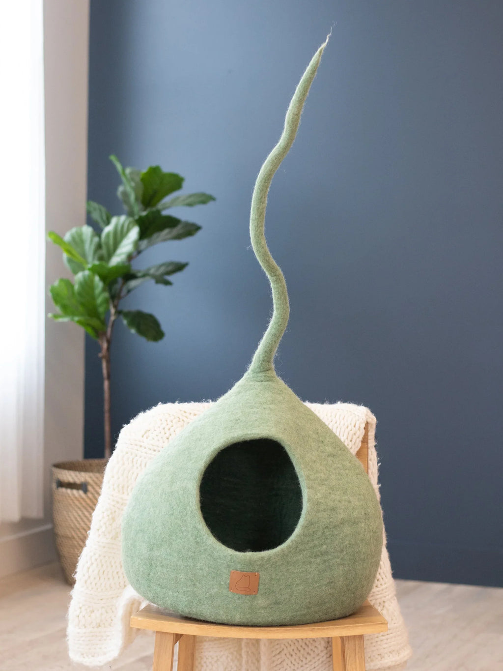 Eucalyptus Green | Tail Style Cave 1 - MiniPaw Luxe