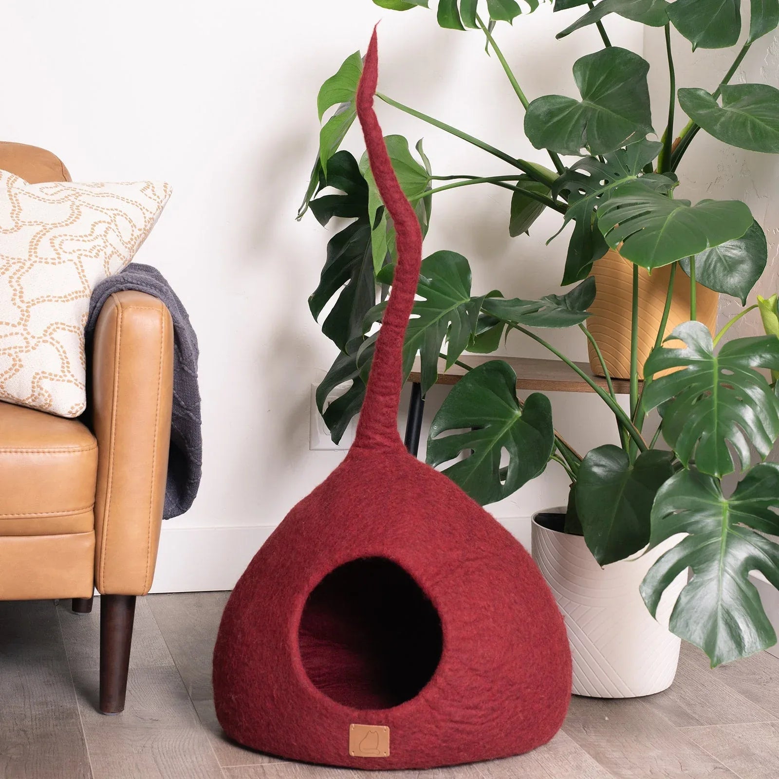 Wine Burgundy | Tail Style Cave 3 - MiniPaw Luxe